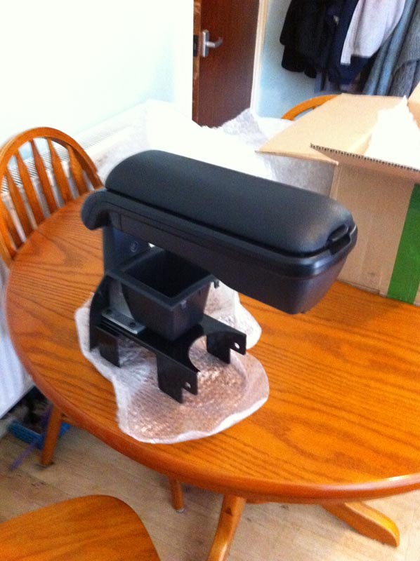 Damn the boomerang arm rest is great.